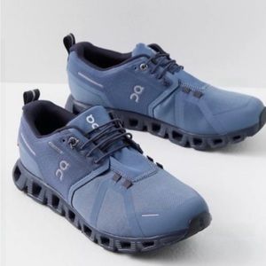 Men’s On Running Waterproof Cloud 5 Sneakers-NWT Size 8.5 Metal/Navy